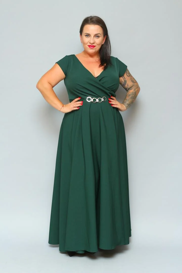 Sukienka wieczorowa Camilia – rozkloszowany krój, kopertowy dekolt, szykowna klamra. Zobacz film, który pokazuje, jak pięknie się układa! BUTELKOWA ZIELEŃ