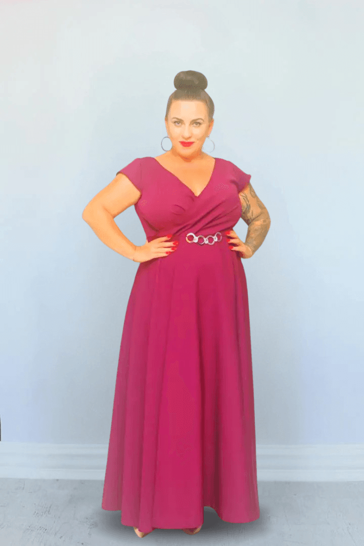 Sukienka wieczorowa Camilia – rozkloszowany krój, kopertowy dekolt, szykowna klamra. Zobacz film, który pokazuje, jak pięknie się układa! FUKSJA