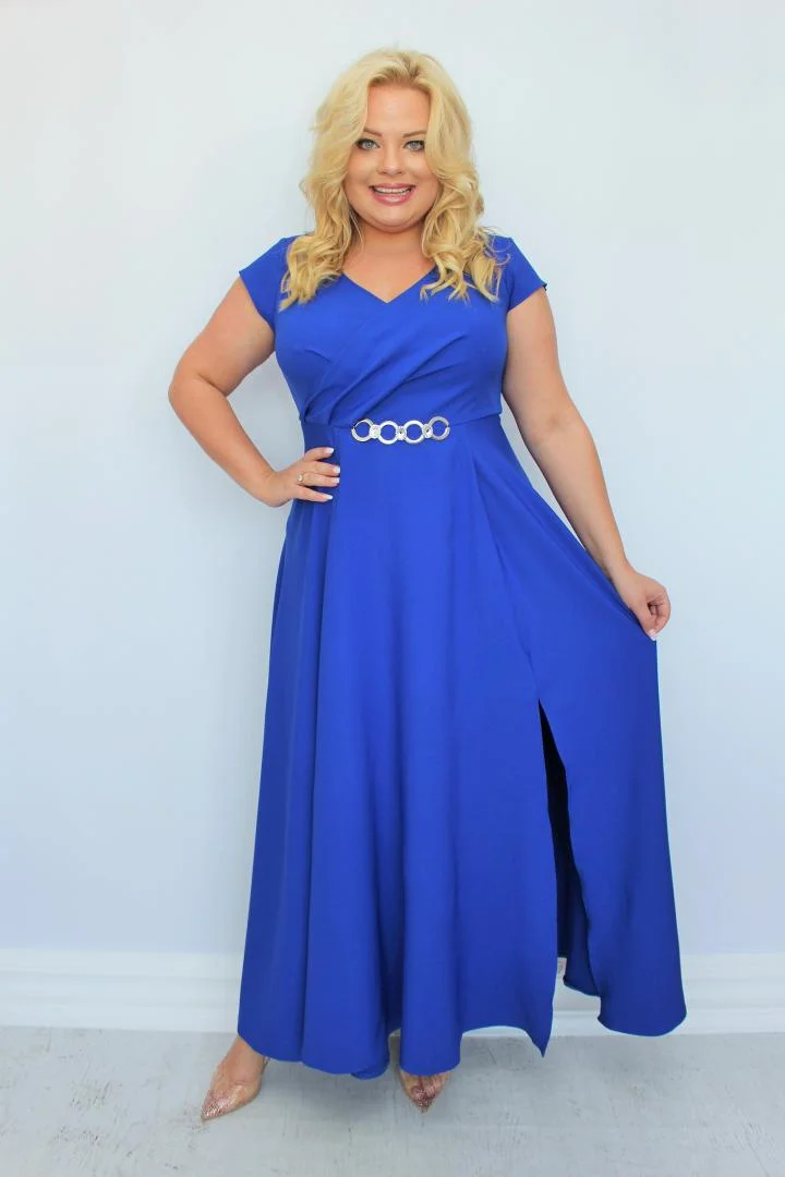 Sukienka wieczorowa Camilia – rozkloszowany krój, kopertowy dekolt, szykowna klamra. Zobacz film, który pokazuje, jak pięknie się układa! CHABROWA