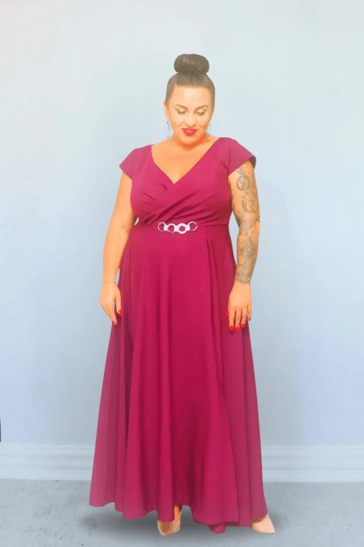 Sukienka wieczorowa Camilia – rozkloszowany krój, kopertowy dekolt, szykowna klamra. Zobacz film, który pokazuje, jak pięknie się układa! FUKSJA