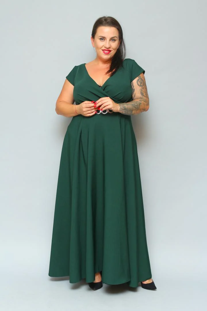 Sukienka wieczorowa Camilia – rozkloszowany krój, kopertowy dekolt, szykowna klamra. Zobacz film, który pokazuje, jak pięknie się układa! BUTELKOWA ZIELEŃ