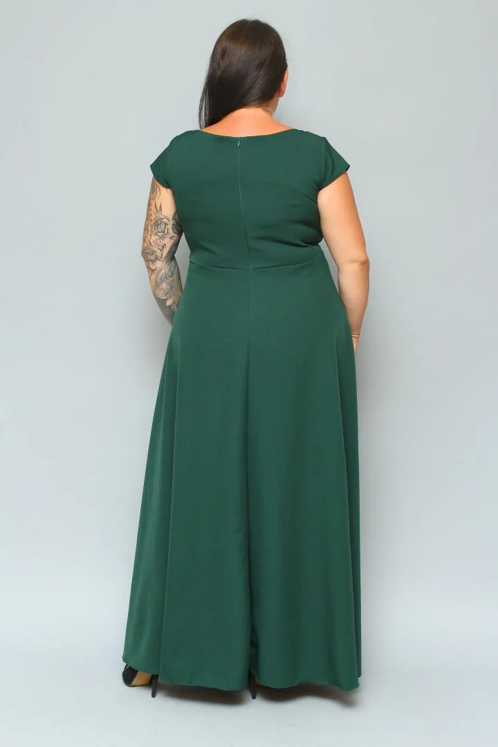 Sukienka wieczorowa Camilia – rozkloszowany krój, kopertowy dekolt, szykowna klamra. Zobacz film, który pokazuje, jak pięknie się układa! BUTELKOWA ZIELEŃ