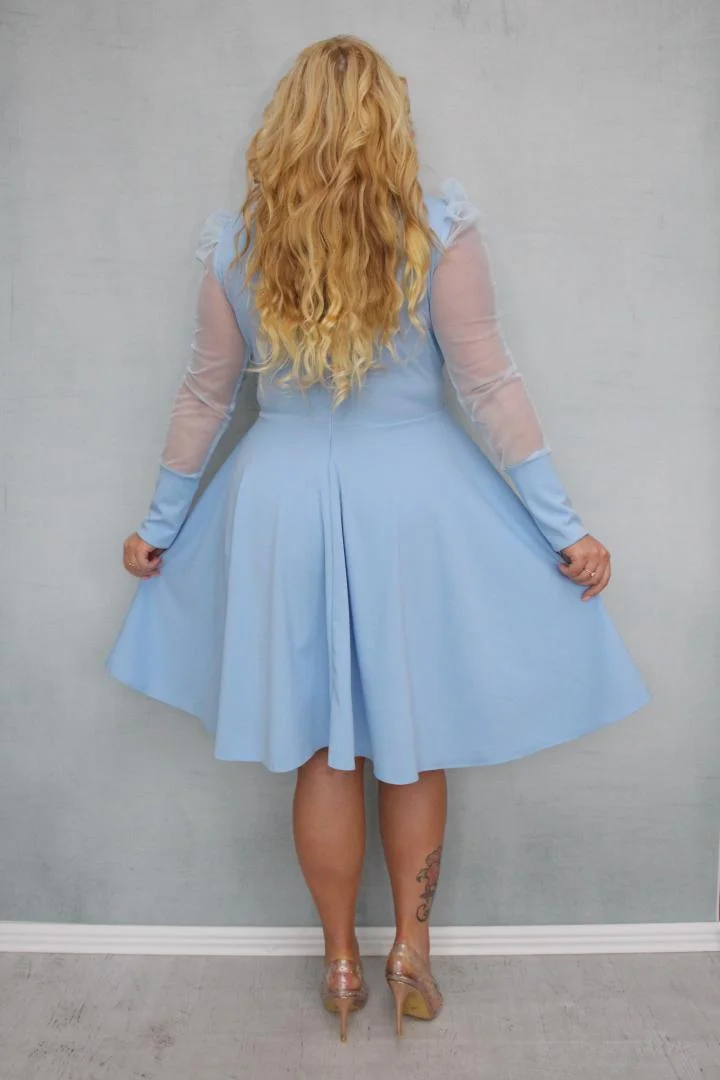 Sukienka Jessica rozkloszowana rękawy z tiulu bufki błękitna