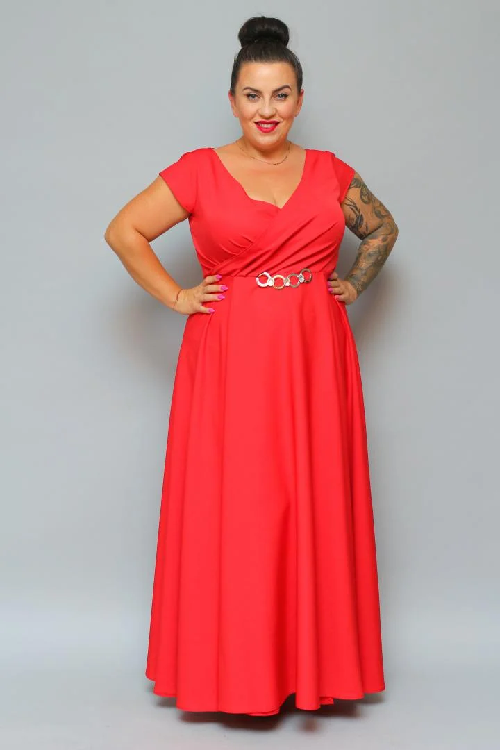 Sukienka wieczorowa Camilia – rozkloszowany krój, kopertowy dekolt, szykowna klamra. Zobacz film, który pokazuje, jak pięknie się układa! CZERWONA